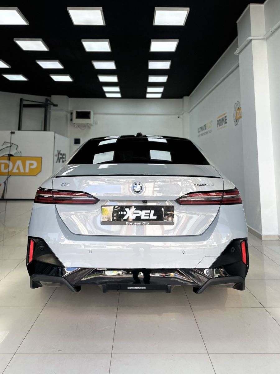 BMW i5 eDrive40