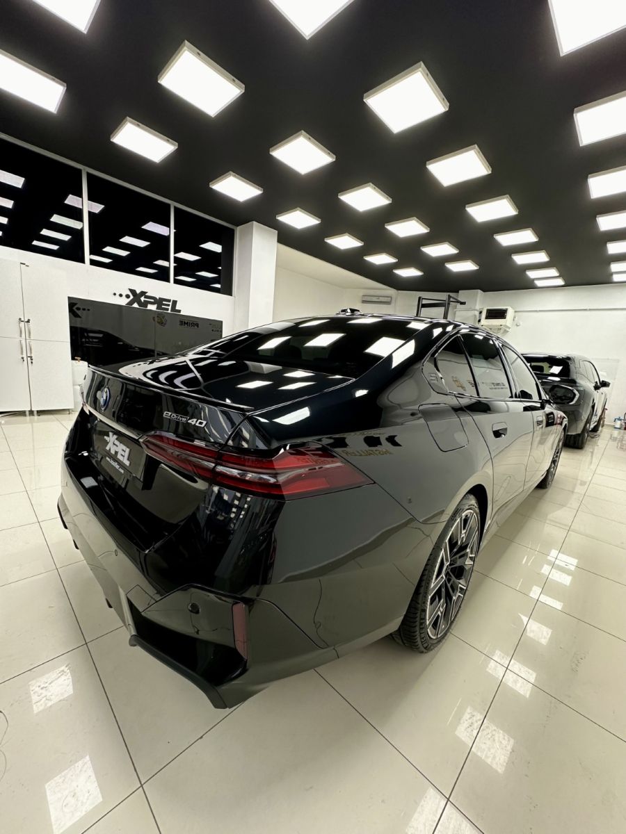 BMW i5