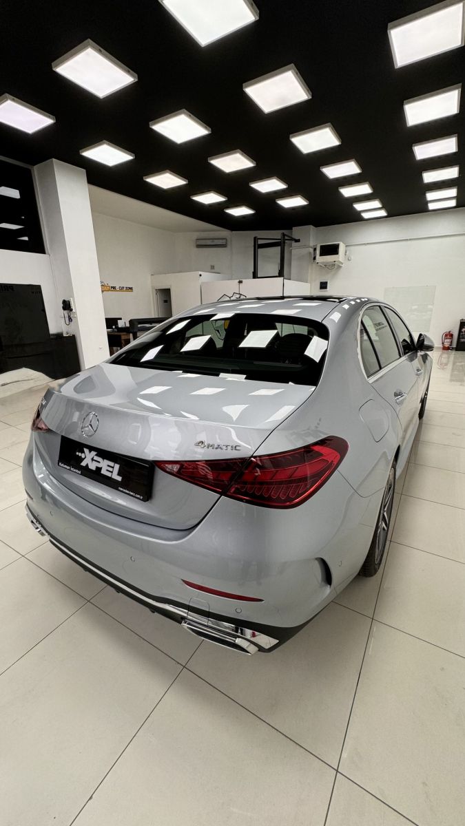 Mercedes-Benz C200