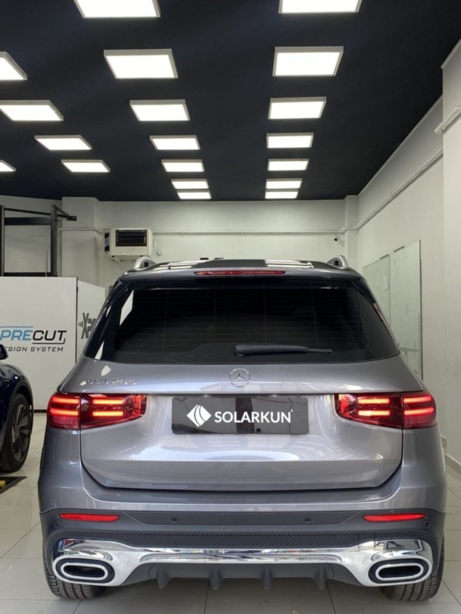 Mercedes GLB200 