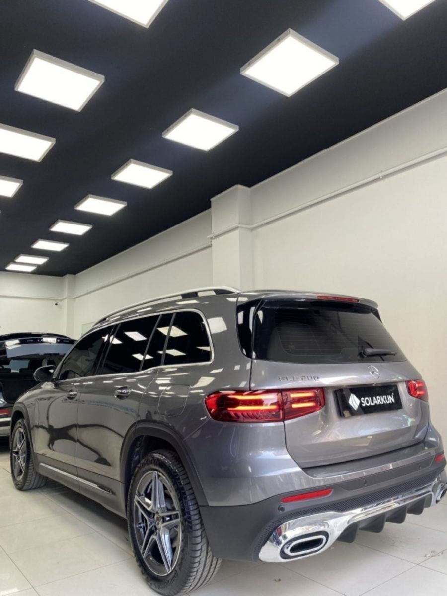 Mercedes GLB200 