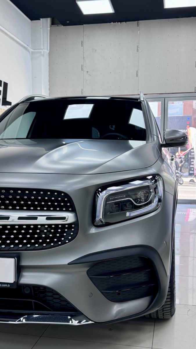 Mercedes GLB200 