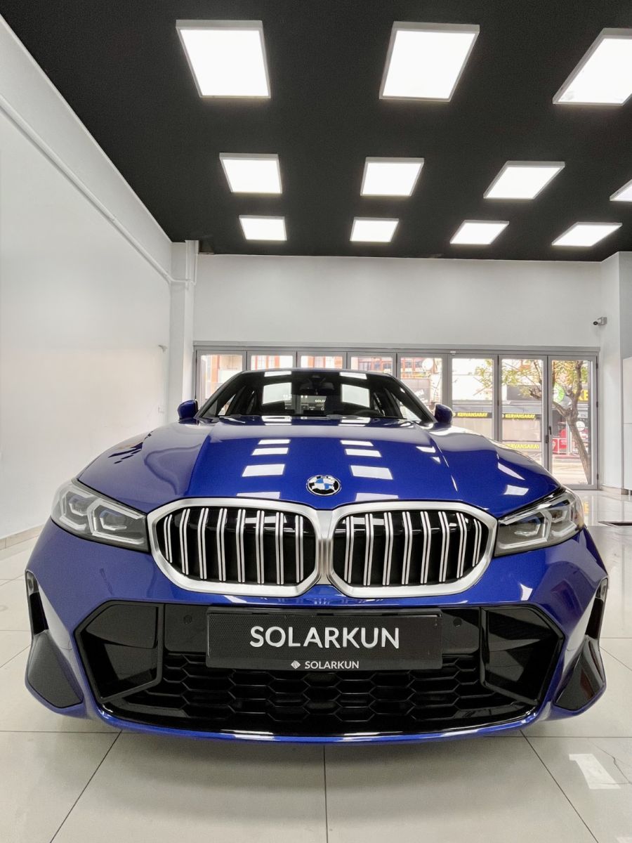BMW 320i 